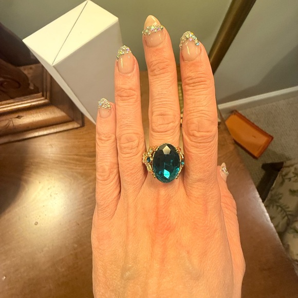 Vintage Gold Emerald Green Oval Gem Cocktail Ring Size 8 - Picture 4 of 8